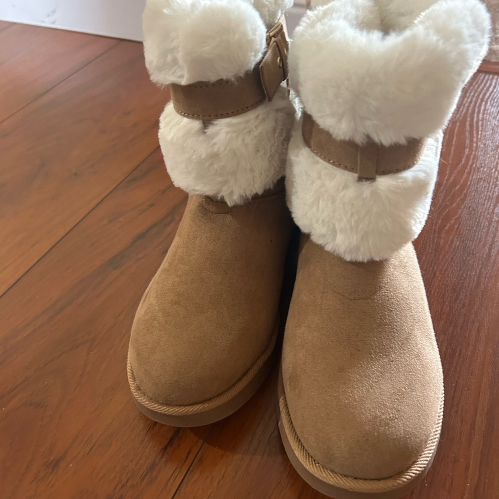 New Juicy Couture boots size 5